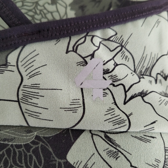 NWT FourLaps Vitality Sports Bra Peonies Print Thyme Floral Camo sizes S and L - Picture 3 of 6